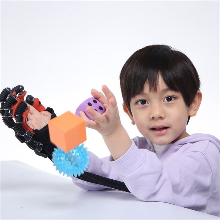 脳性麻痺の子供用リハビリロボット手袋