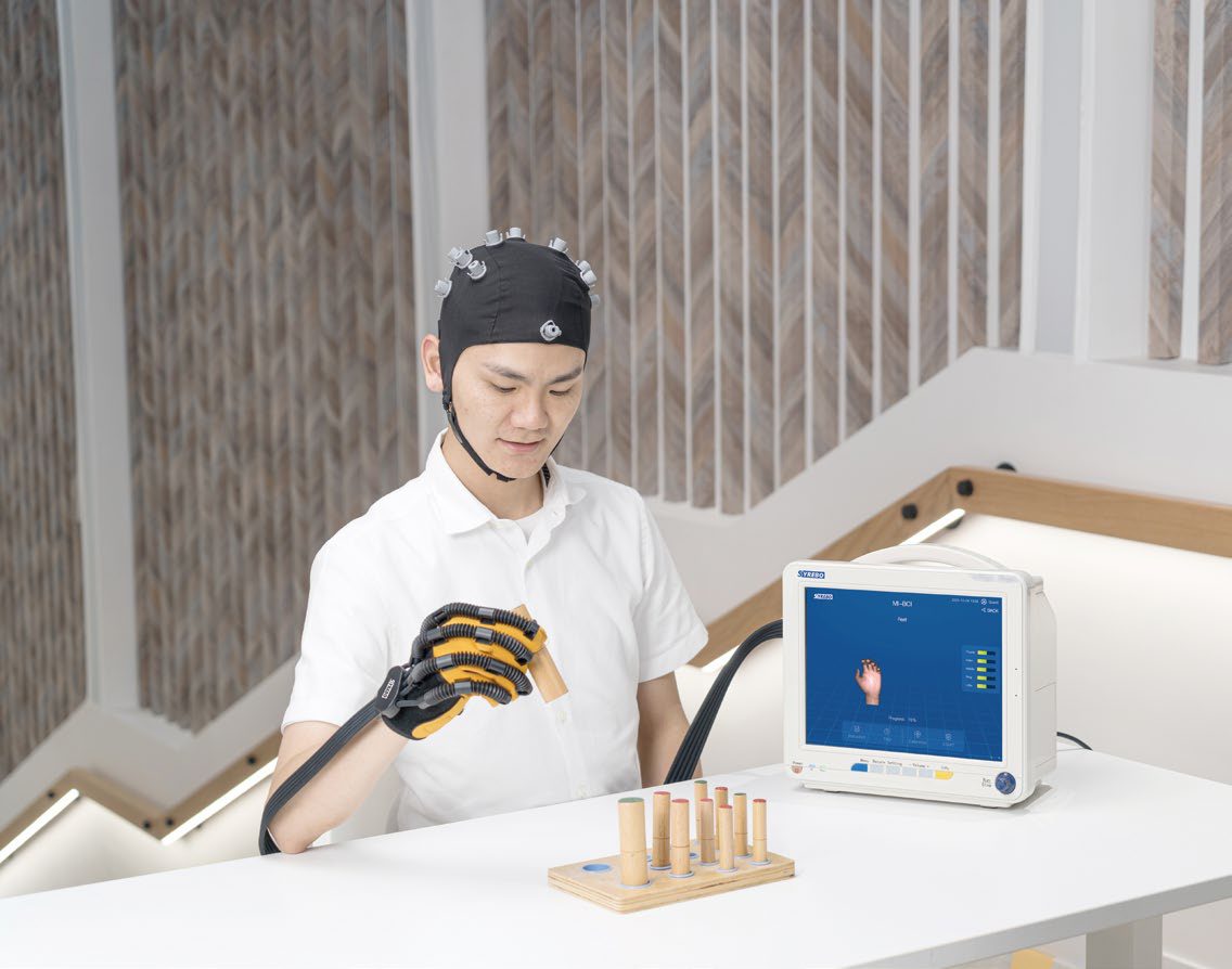 製品イメージとして掲載するSyreboの手のリハビリテーション技術